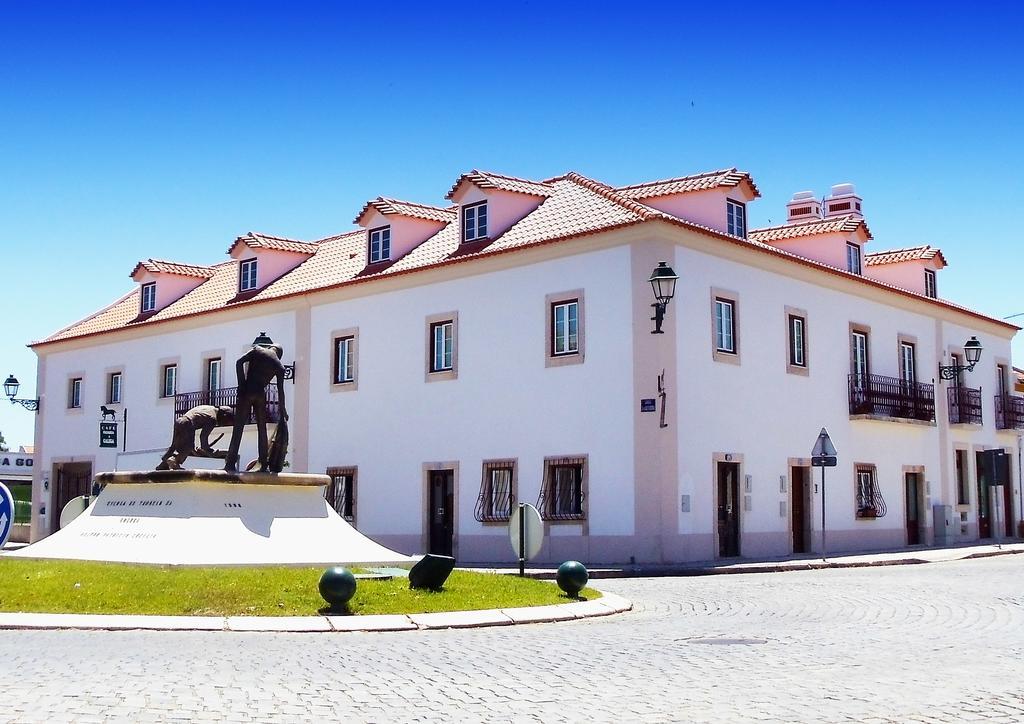 فندق Casa Do Largo - Golega - Turismo De Habitacao المظهر الخارجي الصورة