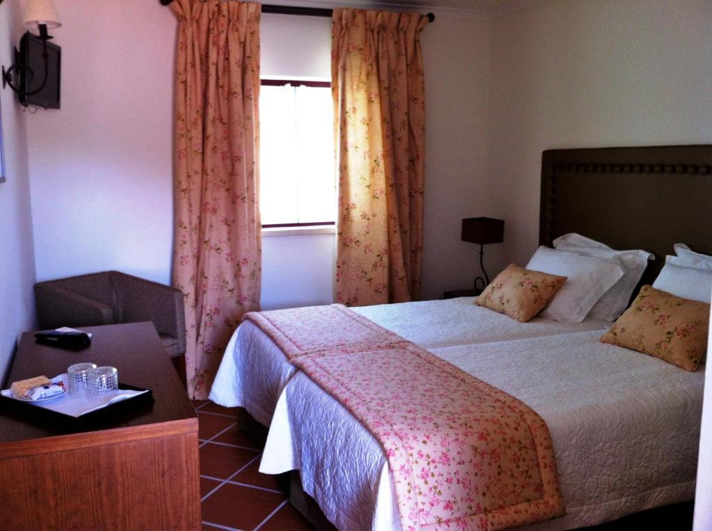 فندق Casa Do Largo - Golega - Turismo De Habitacao الغرفة الصورة