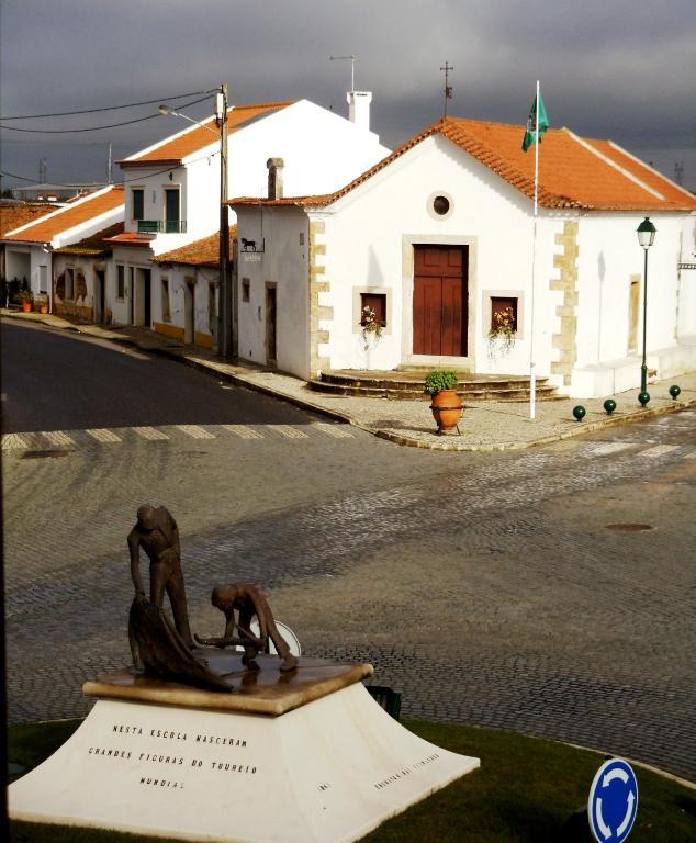 فندق Casa Do Largo - Golega - Turismo De Habitacao المظهر الخارجي الصورة